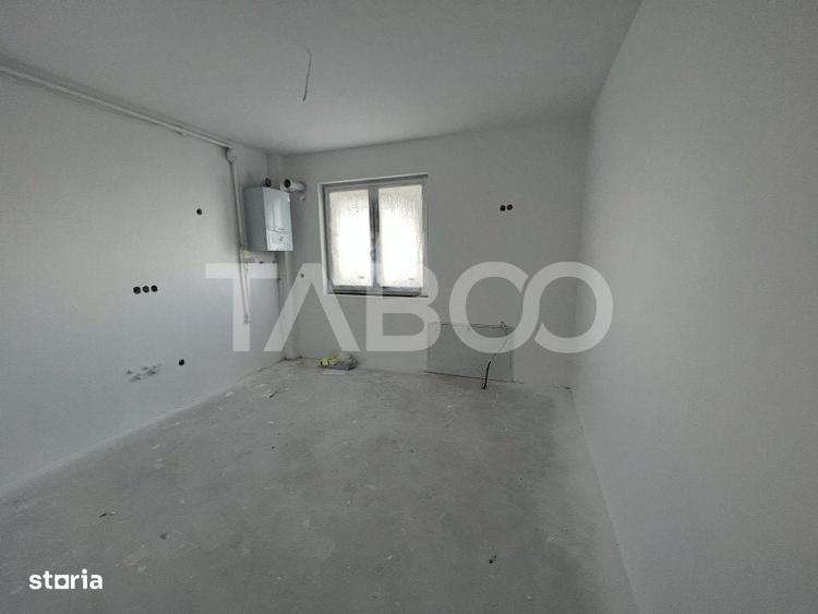 Apartament cu 3 camere semidecomandat în Central — fotografia 1