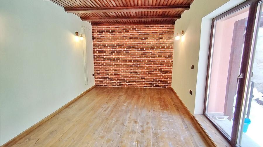 Casă individuală cu 3 camere cu Teren 300 Mp în Central
