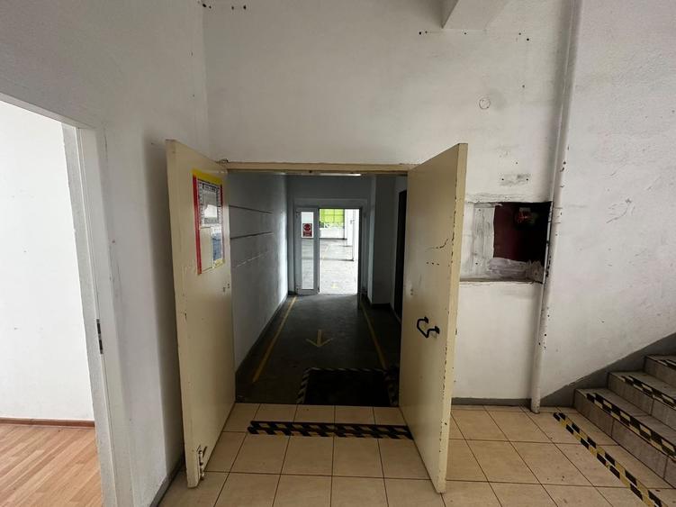 Birou, de 385 mp, în Central