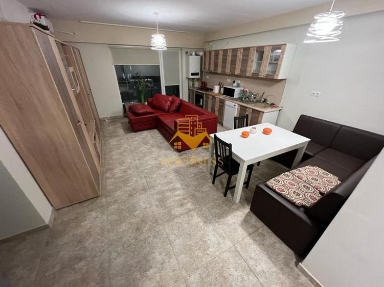 Apartament cu 3 camere semidecomandat, mobilat în Central