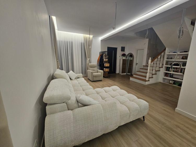 Casă individuală cu 4 camere cu Canalizare în Tunari