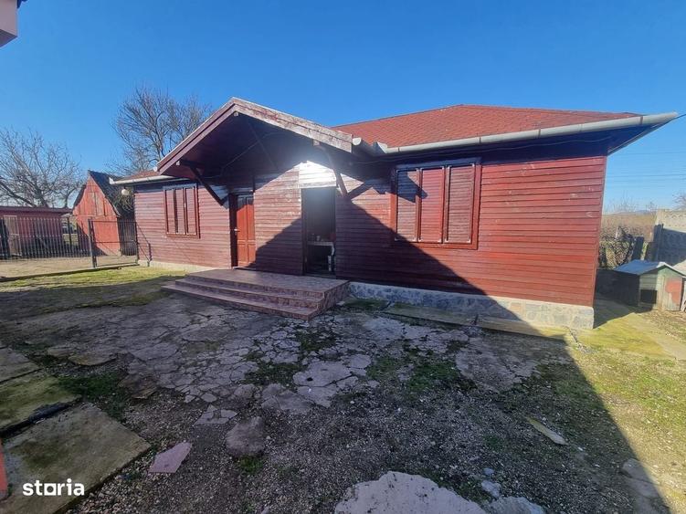 Casă cu 4 camere cu Teren 1202 Mp în Băcia