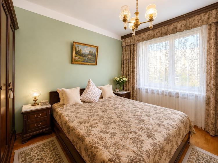 Apartament cu 3 camere decomandat în Compozitorilor