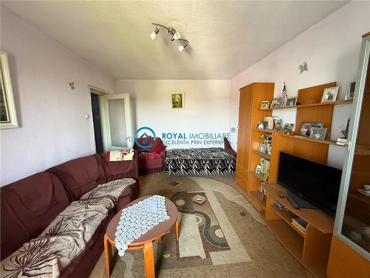 Apartament cu 3 camere decomandat în B-dul București