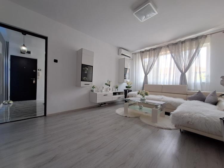 Apartament cu 3 camere semidecomandat, mobilat în Girocului