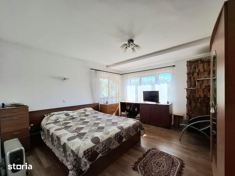 Casă cu 6 camere cu Teren 2300 Mp în Iepurești