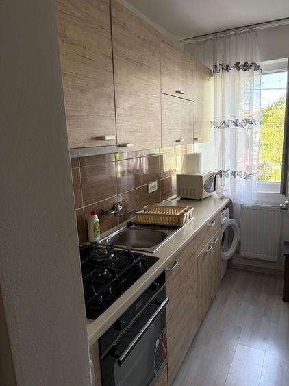 Apartament cu 3 camere semidecomandat în Banat
