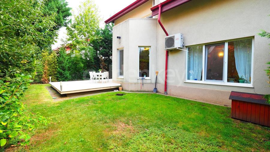 Duplex cu 6 camere cu Canalizare în Iancu Nicolae