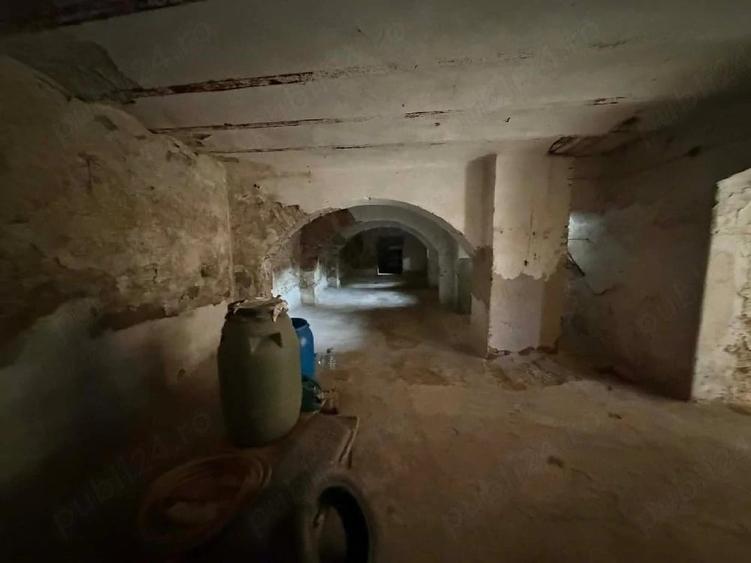 Casă cu 6 camere cu Teren 1658 Mp în Central