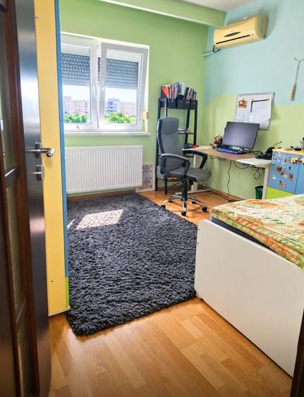 Apartament cu 4 camere în Vitan Mall