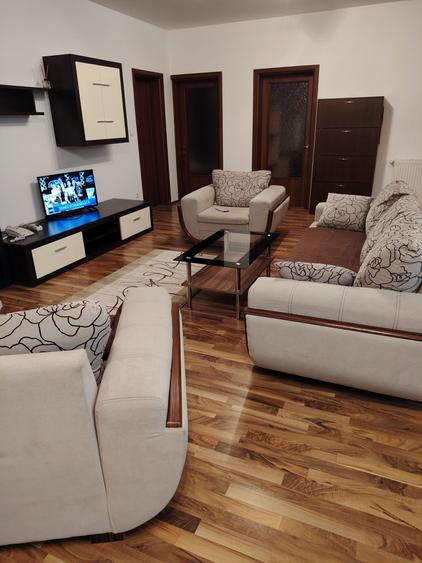 Apartament cu 3 camere decomandat în Lotrioara