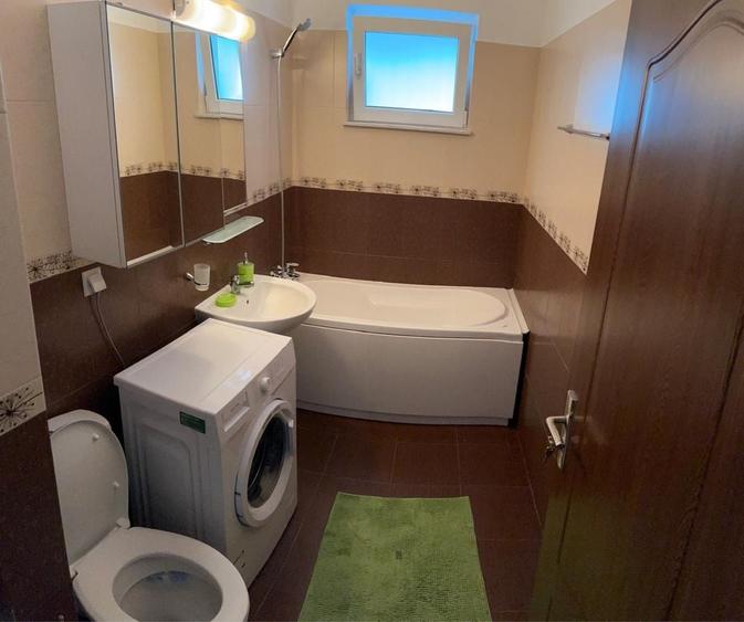 Apartament cu 3 camere decomandat, mobilat în Exterior Vest