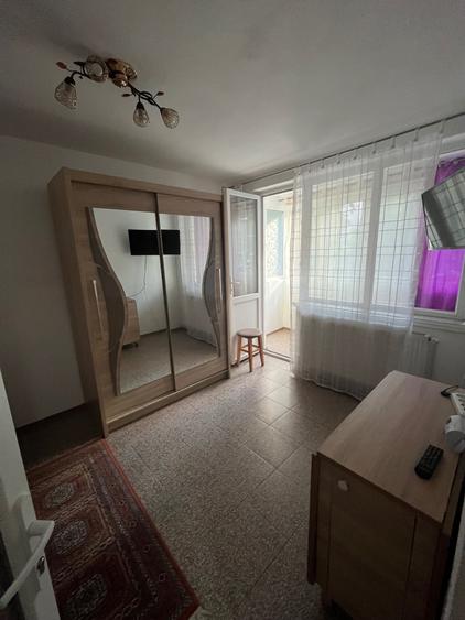 Inchiriez apartament 2 camere, zona 9 mai - 5