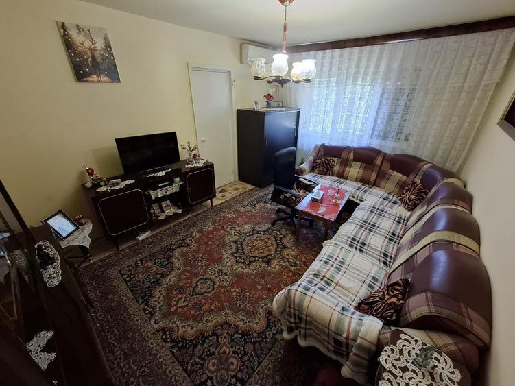 Apartament cu 3 camere semidecomandat, mobilat în Casa de Cultură