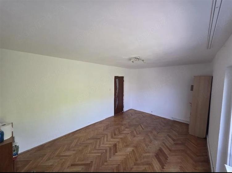Apartament cu 3 camere decomandat, mobilat în Girocului