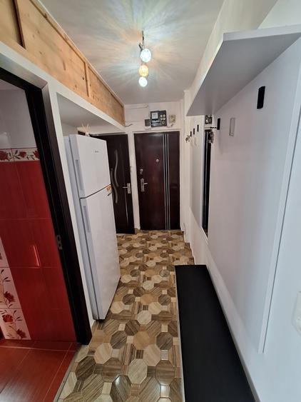 Apartament cu 3 camere semidecomandat în Dacia