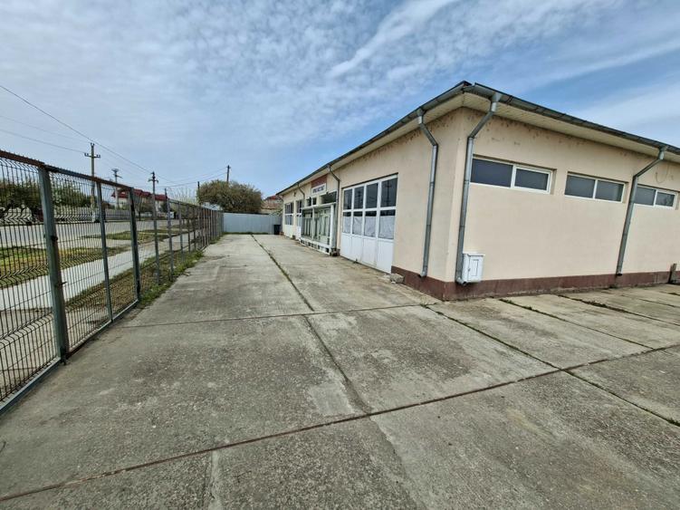 Spatiu comercial 396 mp + Vila 123 mp + Teren 5000 mp, deschidere 33 ml - 3