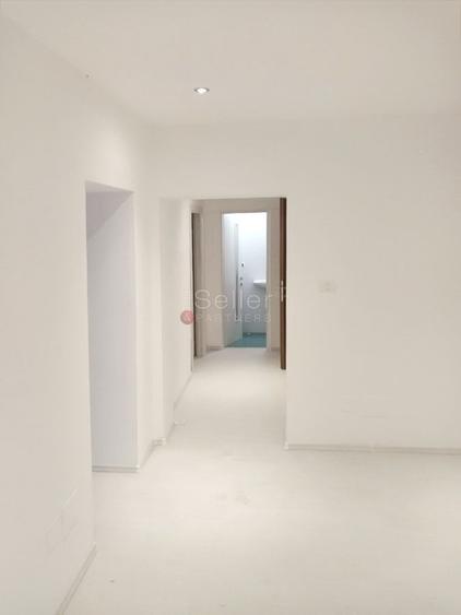 Birou, de 120 mp, în Central