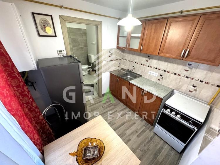 Apartament cu 2 camere semidecomandat, mobilat în Central