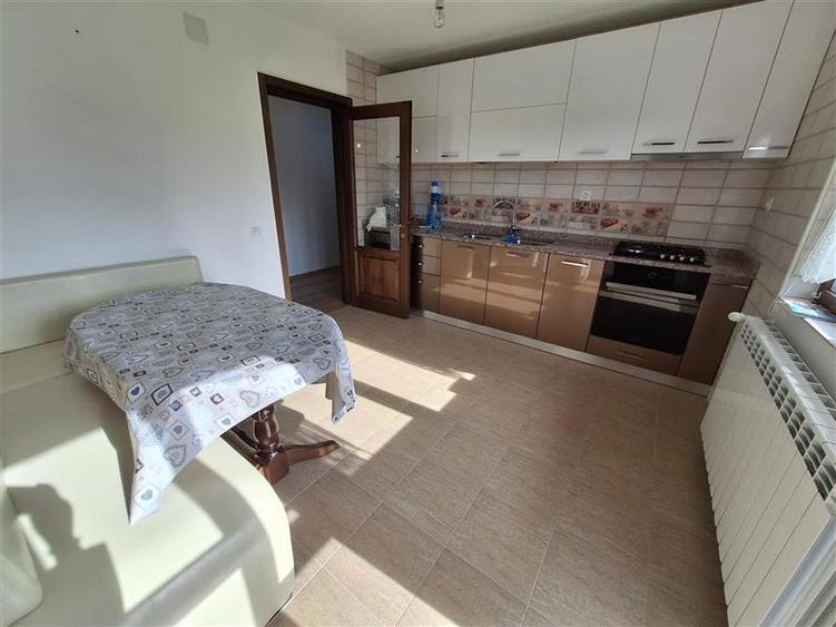 Casă individuală cu 4 camere cu Teren 1000 Mp în 9 Mai