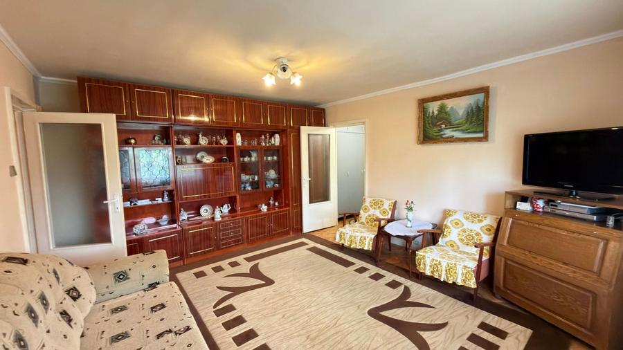 Apartament cu 2 camere semidecomandat, mobilat în Nord-Vest
