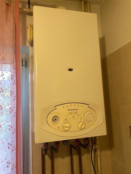 Apartament cu 2 camere decomandat în Podul de Fier