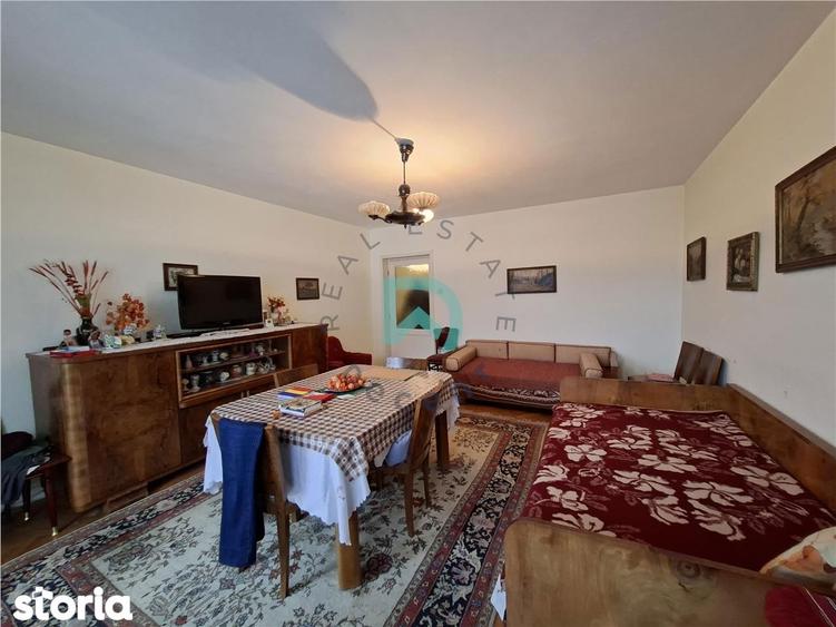 Apartament cu 3 camere decomandat în Centrul Istoric
