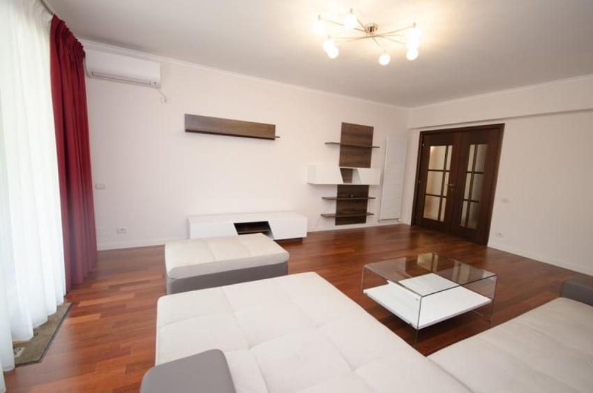 Apartament cu 3 camere decomandat în Kiseleff