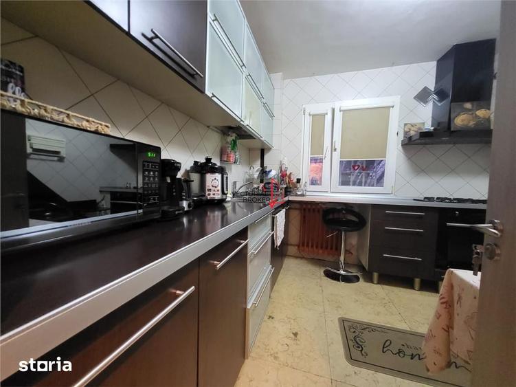 Apartament cu 4 camere semidecomandat, mobilat în Berceni