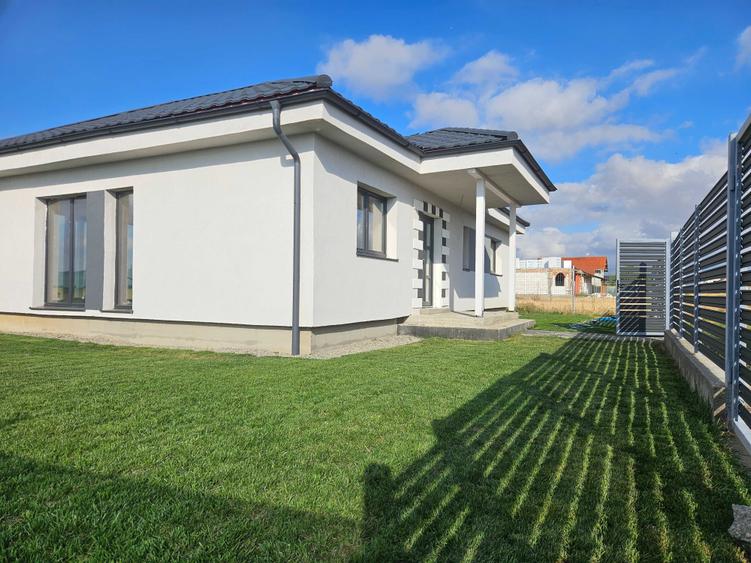 Casă cu 3 camere în Mândruloc