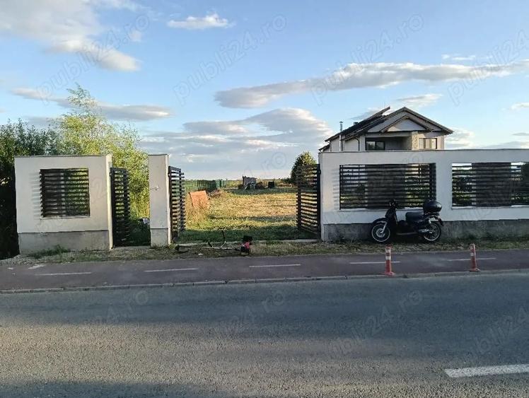 Teren de 6500 mp, în Petrești