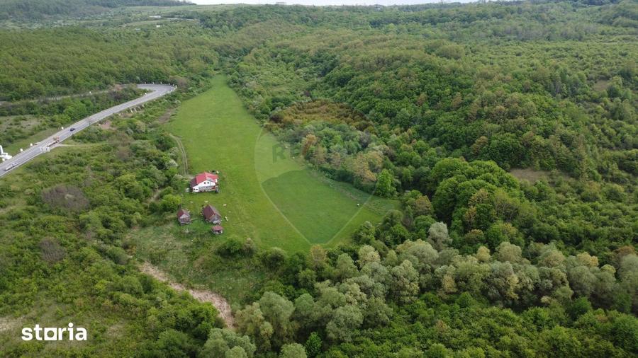 Casă cu 4 camere cu Teren 57600 Mp în Zimbor