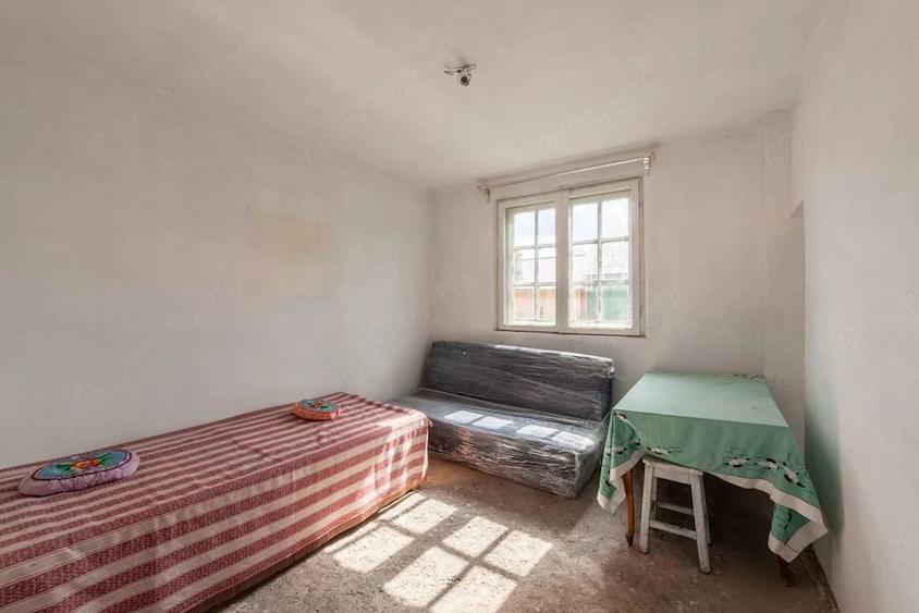 Casă cu 5 camere cu Teren 1093 Mp în Domnești