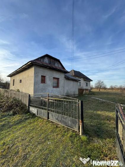 Casă cu 3 camere cu Teren 2500 Mp în Șindrești