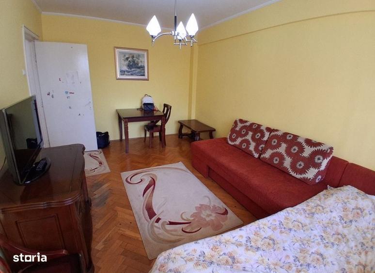 Apartament cu 3 camere decomandat în Central — fotografia 1