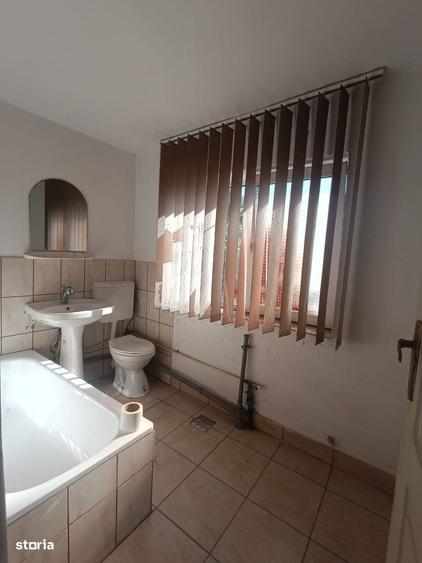 Casă cu 4 camere cu Teren 1200 Mp în Central
