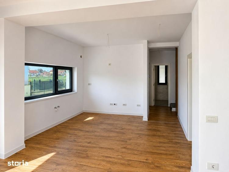 Casă cu 4 camere în Stupini
