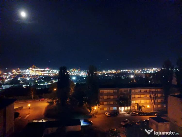 Garsonieră decomandată în Far