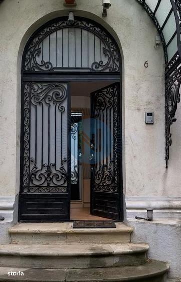 Apartament cu 4 camere decomandat în Capitale