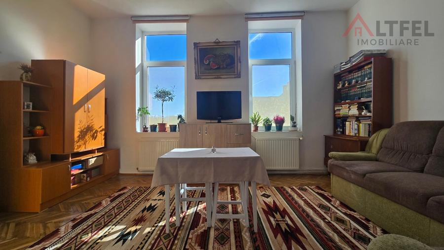 Apartament cu 3 camere semidecomandat în Central