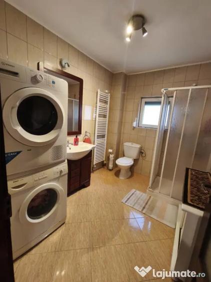 Casă cu 5 camere cu Teren 1500 Mp în Central