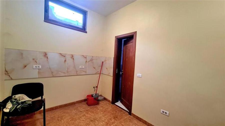 Casă individuală cu 2 camere cu Canalizare în Central