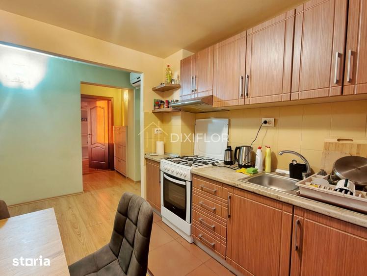 Apartament cu 3 camere decomandat în 22 Decembrie 1989