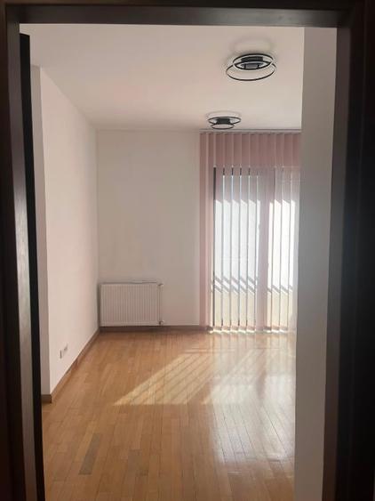 Apartament cu 2 camere decomandat în Parcul Carol