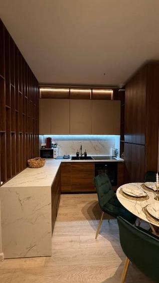 Apartament cu 3 camere decomandat, mobilat în Energia