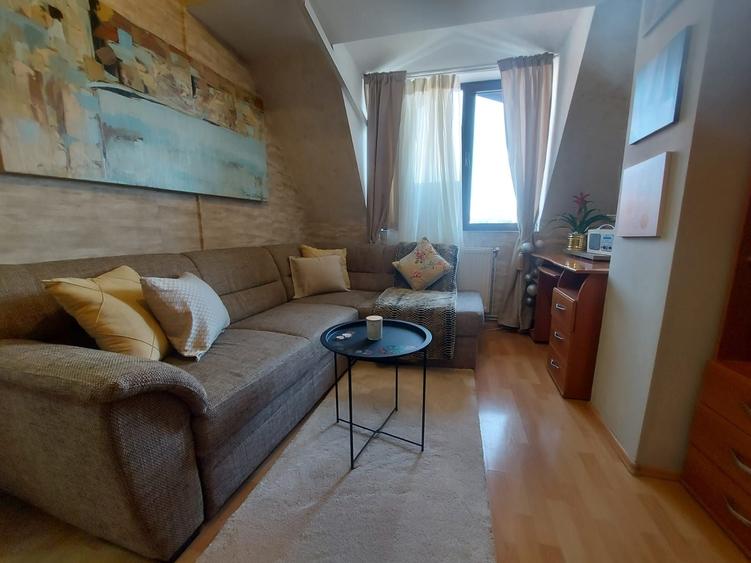 Garsonieră decomandată în Podul de Piatră