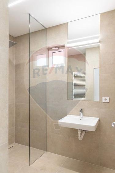 Apartament cu 3 camere decomandat în Națiunile Unite