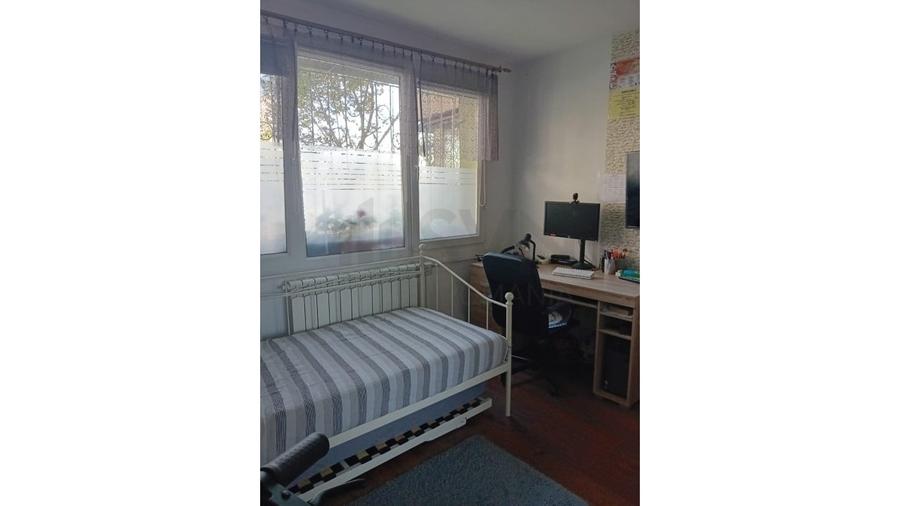 Apartament cu 3 camere semidecomandat, mobilat în Colentina
