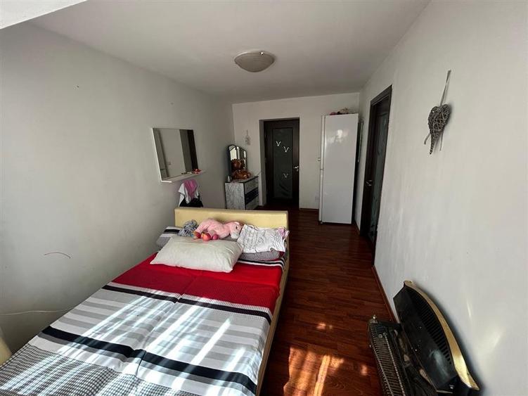 Apartament cu 4 camere decomandat în Brăilei