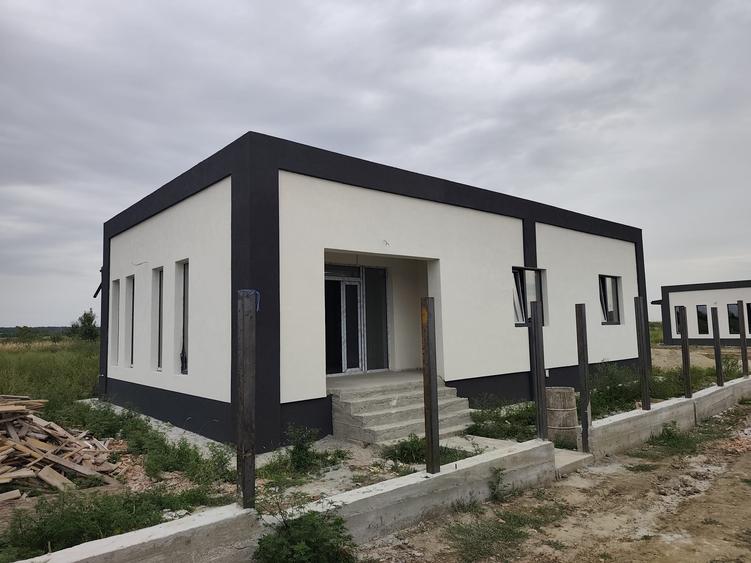 Casă individuală cu 3 camere cu Teren 500 Mp în Săbăreni